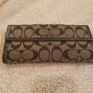 GUC Wallet w/Checkbook Cover
